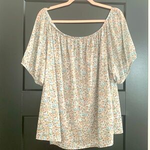 Lane Bryant Short Sleeved Flouncy Boho Floral Patterned Blouse.  Size 22/24